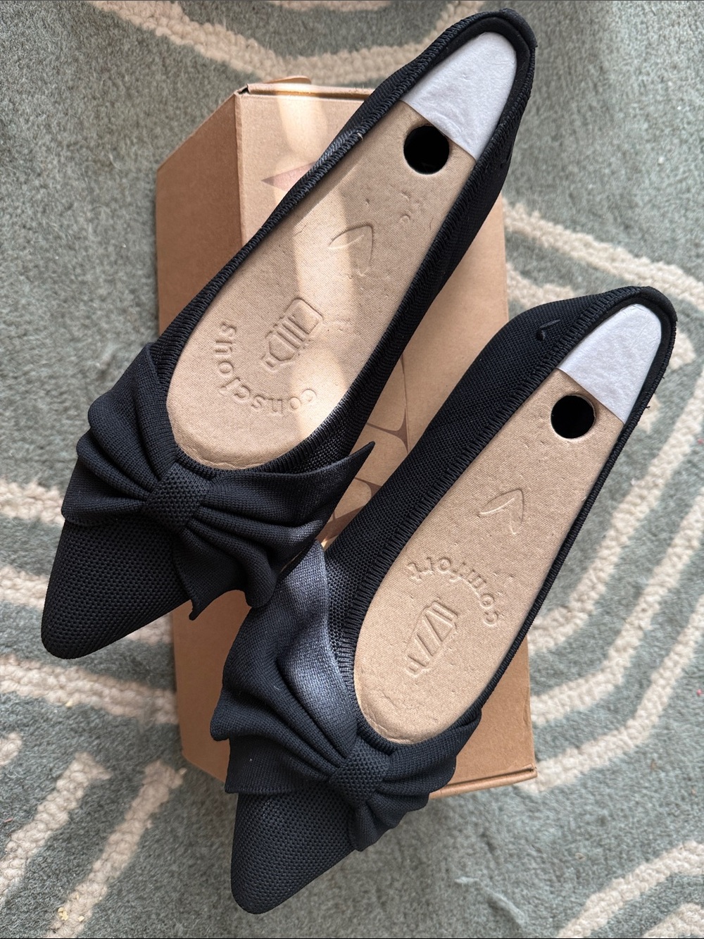 Vivaia Black Pointed Tow Flats with Bow